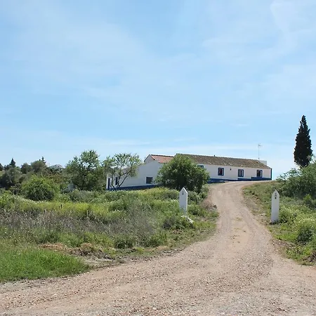 Vale Do Boto-quinta Com 3 Casas *