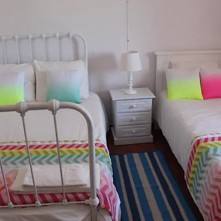 Vale Do Boto-quinta Com 3 Casas *