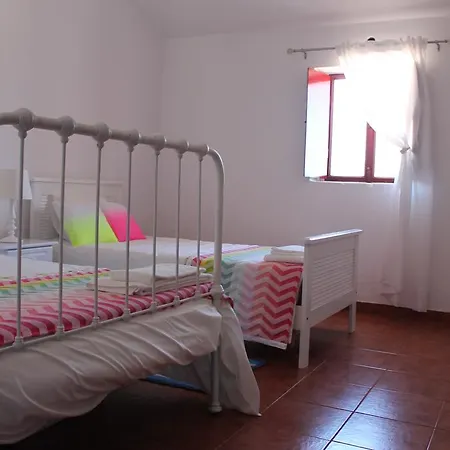 Vale Do Boto-quinta Com 3 Casas